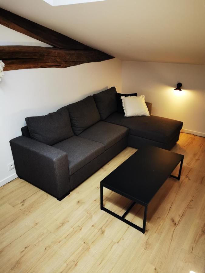 Appartement Neuf Climatise Sous Les Toits La Roche-Chalais Exterior photo