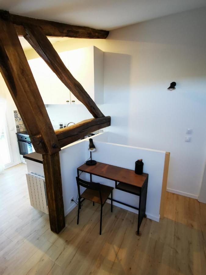 Appartement Neuf Climatise Sous Les Toits La Roche-Chalais Exterior photo